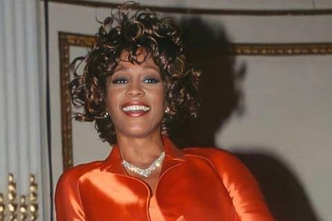 Estos fueron los impactantes resultados de la necropsia de la cantante Whitney Houston: un cóctel de 9 drogas, nariz podrida, piel quemada y faltante de 11 dientes