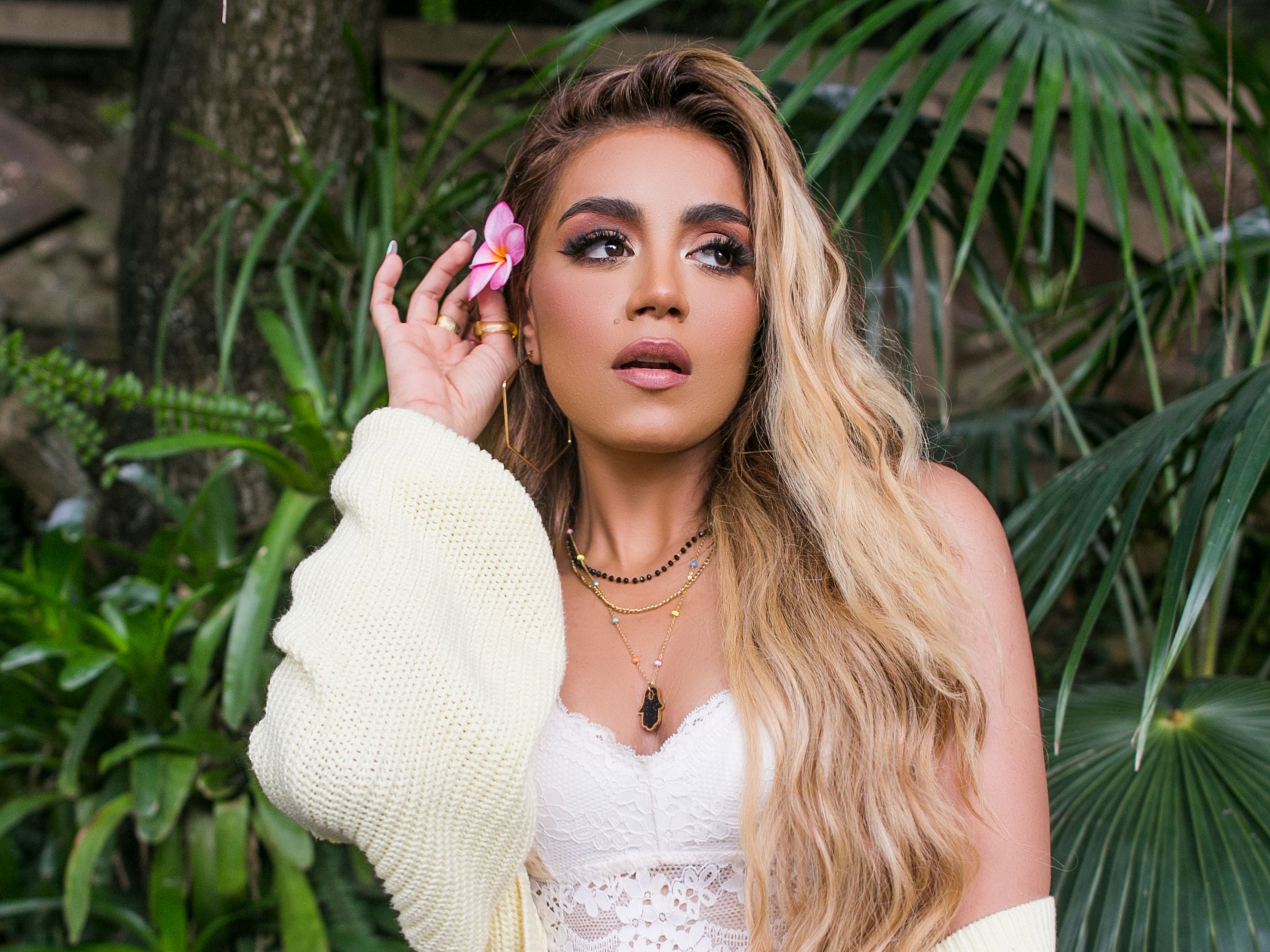 Así saltó Andreína Bravo de mesera en Sport Planet a cantante y talento de televisión