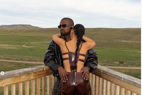 ¿La esposa de Kanye West? Bianca Censori insiste en que están “casados”, mientras el rapero parece olvidar a Kim Kardashian