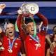 Cristiano Ronaldo levanta el primer trofeo para Portugal