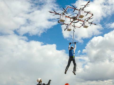 Salto desde un dron, el nuevo deporte extremo
