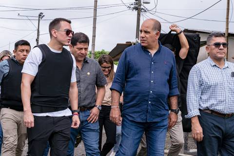 El presidente Daniel Noboa visitó Los Ríos, donde realizó recorridos en sectores afectados por el invierno