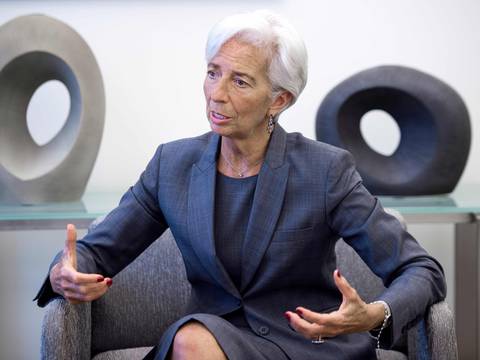 Directora del FMI ve positivo que una mujer llegue a la Casa Blanca