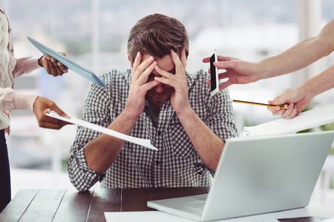 Estos son los síntomas del estrés laboral que se manifiestan en tu cuerpo con enfermedades