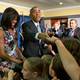 Barack Obama llegó a Cuba, que espera cambios concretos