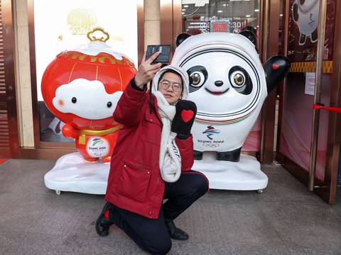 China, ‘incapaz’ de cumplir con la demanda de los aficionados que desean adquirir un recuerdo de Bing Dwen Dwen, mascota de los JJ. OO. de Invierno de Pekín 