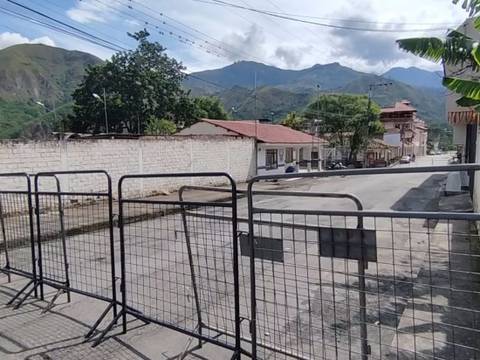 Cercan UPC de Vilcabamba con vallas metálicas tras detectar ‘vulnerabilidades’ 