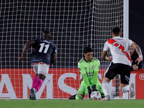 River Plate, con Enzo Pérez de arquero improvisado y sin alternantes, derrota a Independiente Santa Fe en la Copa Libertadores