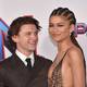 Tom Holland dice que los informes de que compró una casa en Londres con Zendaya son ‘completamente falsos’