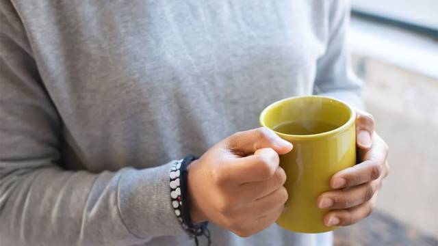 Así se prepara correctamente el té de hojas de guanabana que sirve para bajar la presión arterial
