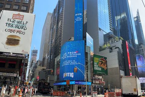 Güitig aparece en las pantallas del Times Square, en Nueva York