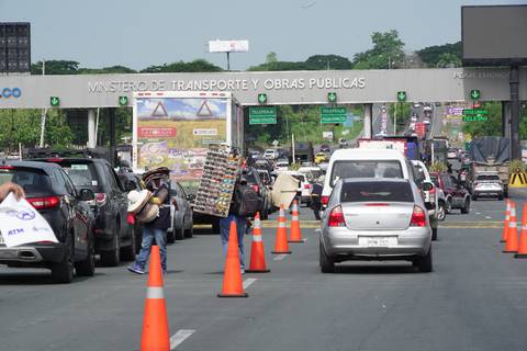21.000 carros han salido por el peaje de Chongón en el inicio del feriado por el Día del Trabajo 