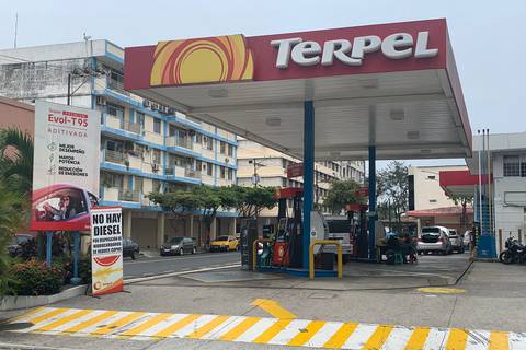 Problemas por cupos de diésel: a una gasolinera de Guayaquil ya se le acabó ese combustible a una semana de que se termine el mes