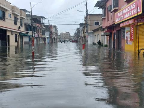 ¿De qué forma puede reportar la suspensión del servicio de energía eléctrica debido a la tormenta que afectó a Guayaquil y otros cantones del país? 