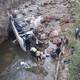 Al menos cuatro fallecidos y diez heridos por caída de bus con deportistas a un río en Saraguro