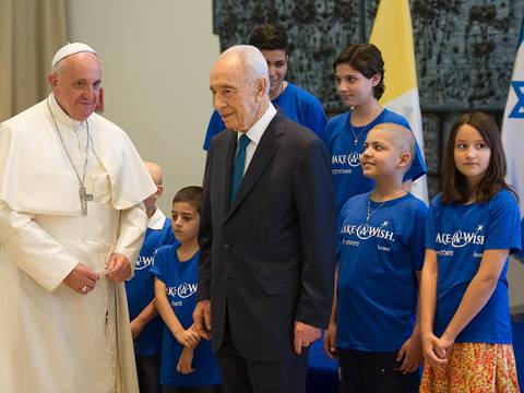 Shimon Peres acepta invitación del papa Francisco para orar en El Vaticano