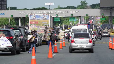 21.000 carros han salido por el peaje de Chongón en el inicio del feriado por el Día del Trabajo 