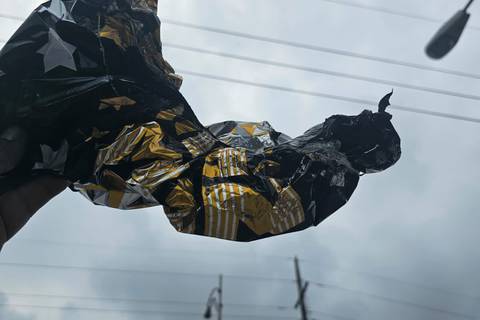 Un globo de helio causó apagón inesperado en sectores del norte de Guayaquil, informó CNEL