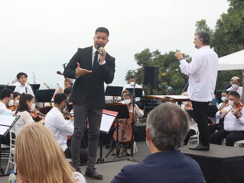 Gira de conciertos por el bicentenario de Guayaquil, que fue también un homenaje a Carlos Rubira Infante, tuvo su final ayer en el cerro Santa Ana 