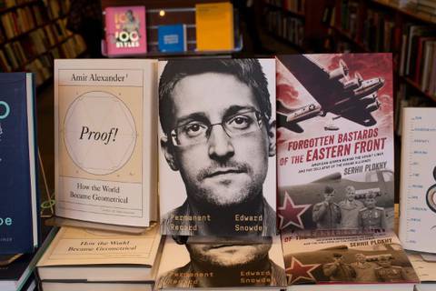 Estados Unidos demanda a Edward Snowden por su autobiografía recién publicada