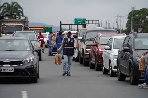 Cerca de 45.000 carros han salido de Guayaquil desde el miércoles hacia los balnearios de Guayas y Santa Elena