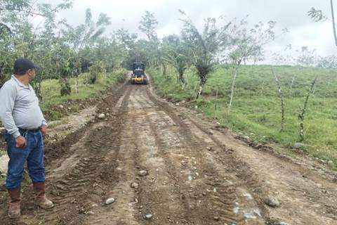 El 11 % de las vías rurales de Santo Domingo de los Tsáchilas está asfaltado, el resto es de lastre y caminos de tierra 