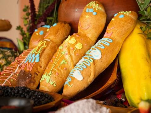 Colada morada y guaguas de pan: estos son los hoteles en Quito donde puede conseguirlas