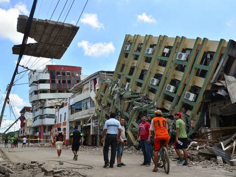 Contraloría detecta más irregularidades en la reconstrucción por el terremoto del 2016