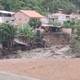 Una casa se desplomó en Huigra y otras 25 están en riesgo por crecida de río