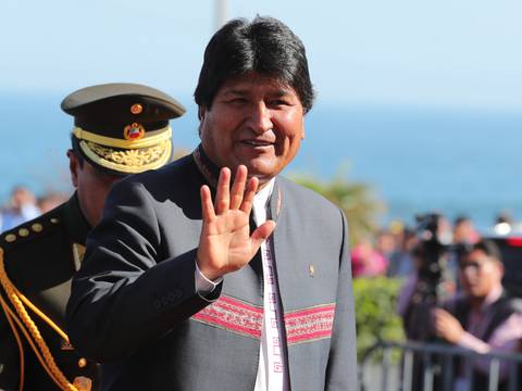 Militares de Bolivia intentaron tumbar el vuelo de Evo Morales en 2019, dice mandatario mexicano López Obrador en un libro