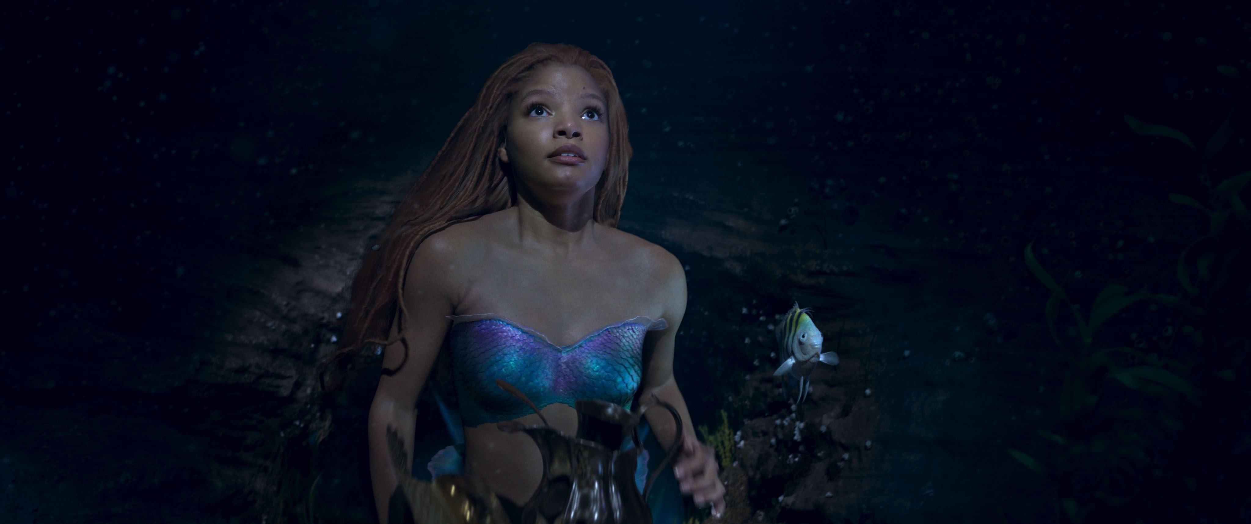 Halle Bailey, la cantante de 23 años que salta desde las aguas musicales hacia la actuación en su primer rol como Ariel, en ‘La Sirenita’