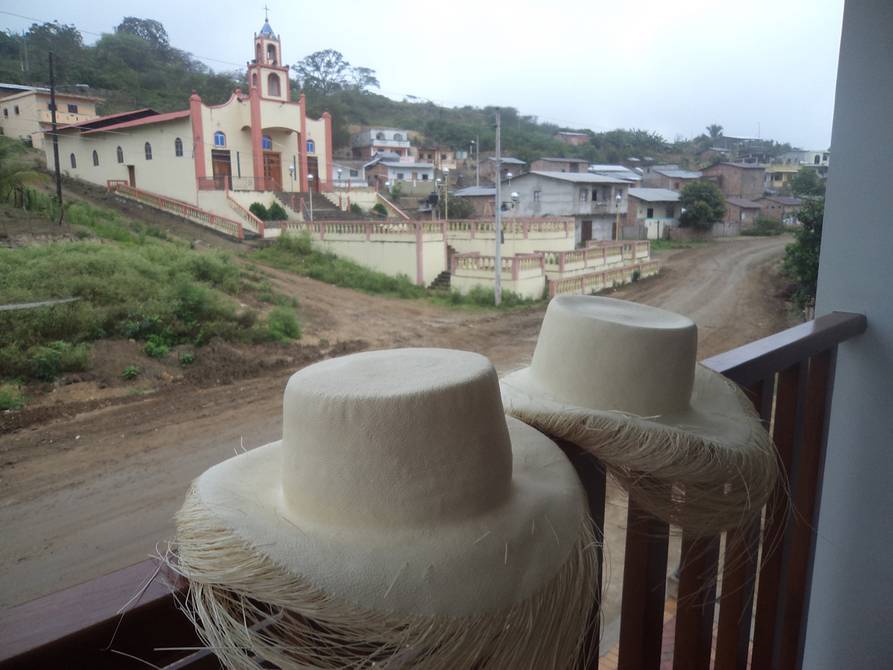 El pueblo ecuatoriano donde se tejen los sombreros más finos y