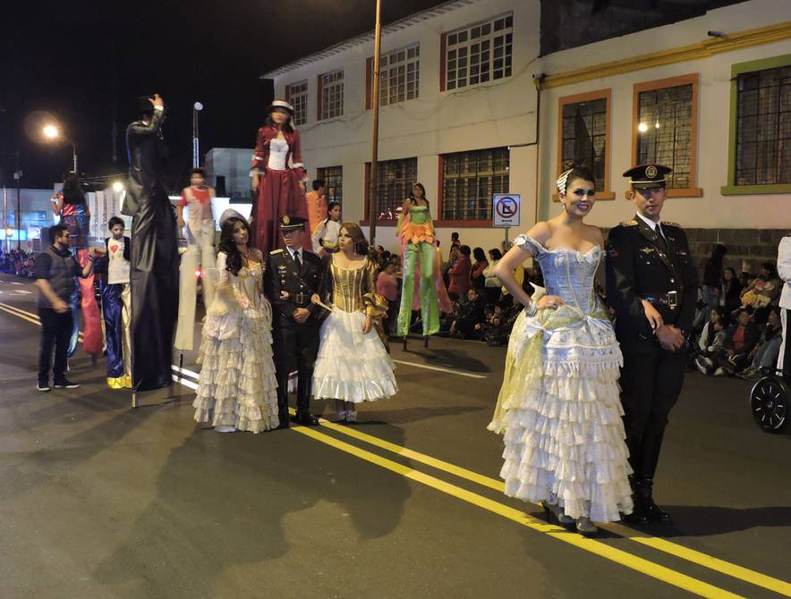 Ambato revivi su poca colonial con los pregoneros