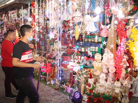 ¿Deberían los corredores navideños de comerciantes autónomos de Guayaquil ser temporales o permanentes? (O)