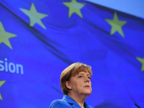 Ángela Merkel suma su apoyo a propuesta de crear un Ejército europeo