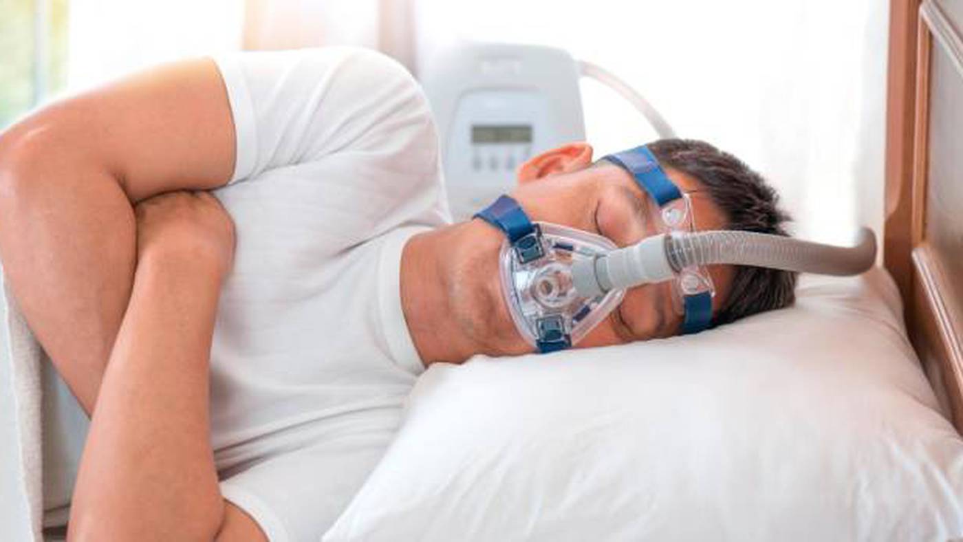 Usar la máquina para tratar apneas reduce en un 30% el riesgo de episodios  cardiovasculares graves - El Periódico