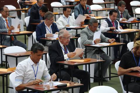 Solo 48 de los 103 aspirantes a contralor del Estado asistieron a rendir el examen escrito en Quito