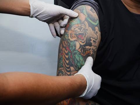 ‘Tenía un tigre en el brazo y casi me llevan los militares’: ‘cover-up’, tendencia para ocultar tatuajes, crece en Guayaquil