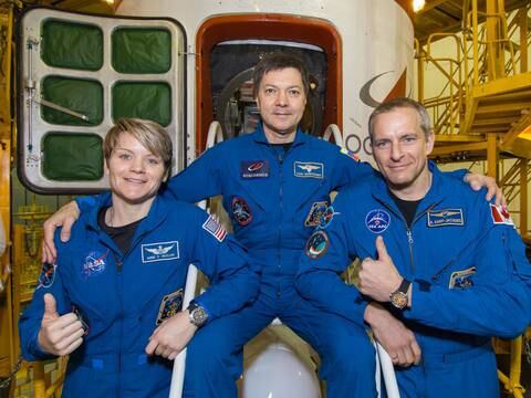 Dos astronautas y un cosmonauta regresan a la Tierra tras una misión en la Estación Espacial Internacional