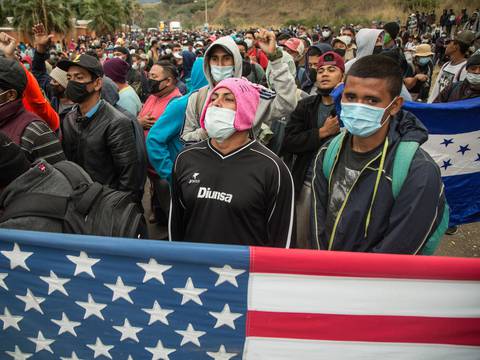 Caravana de migrantes hondureños emprende regreso a su país luego de represión en Guatemala