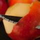 7 frutas que puedes comer con cáscara y cómo hacerlo