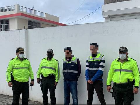 Ambato: Dos sujetos fueron detenidos por pedir dinero haciéndose pasar como trabajadores municipales