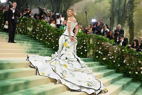 Mira lo que vistieron los famosos en la Met Gala 2024, con el código de vestimenta ‘the garden of time’