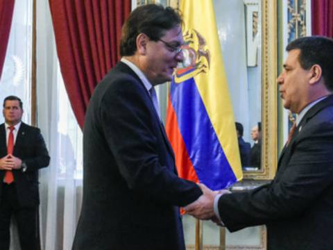 Embajador ecuatoriano Santiago Apunte presentó credenciales en Paraguay