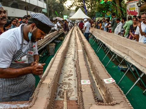 Un pastel de 6,5 kilómetros de longitud logra un récord en India