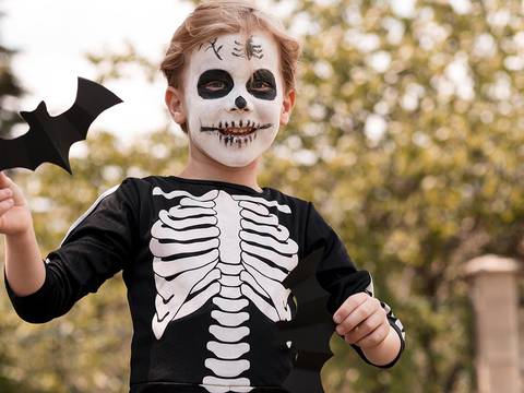 Brujas, zombies o vampiros: Estas son 5 opciones aterradoramente divertidas para maquillar a los niños en Halloween