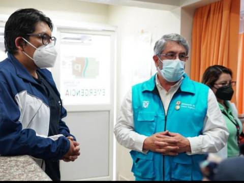 Dos mujeres acompañarán al ministro de Salud, José Ruales; el funcionario recorrió unidades de salud y mantuvo reuniones con gremios