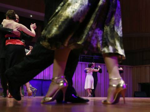 El tango invade Buenos Aires: Cientos de parejas del mundo compiten en mundial anual