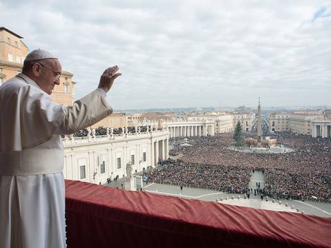 Papa Francisco denuncia persecución a los cristianos