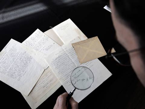 Subastarán nota manuscrita de Albert Einstein que dejó a joven en la que estaba interesado